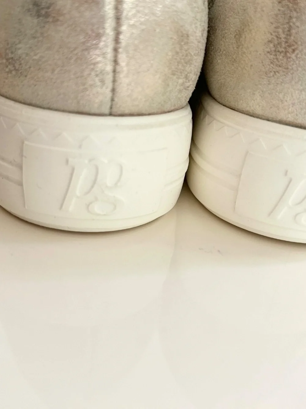 New Paul Green Women’s Hadley Sneaker US 7.5, AU 5 Mineral Metalic White